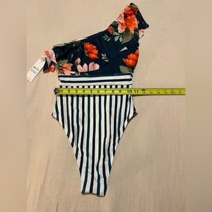 Cupshe one piece suit XS